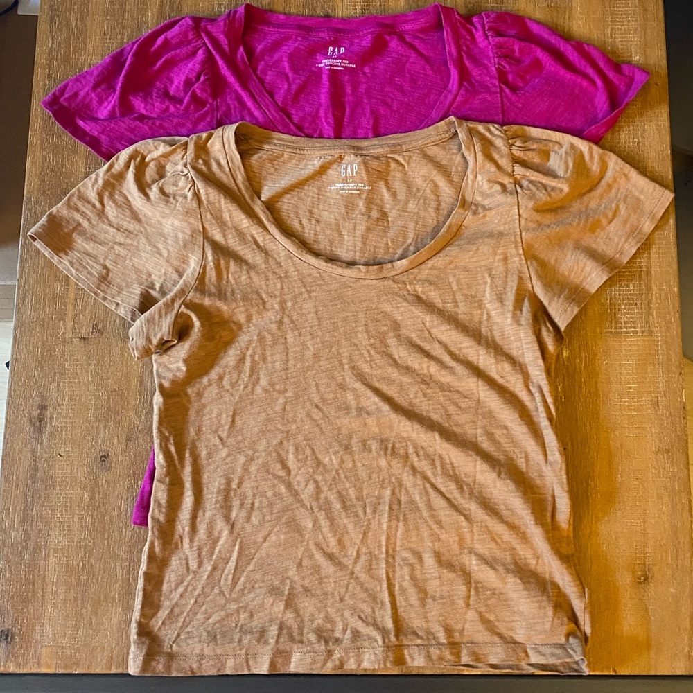 3 for $25 / Like New GAP Tan and Fuschia Fitted Short Sleeve Foreversoft T-Shirt